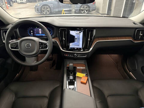 2024 Volvo S60 B5 Plus Dark Theme