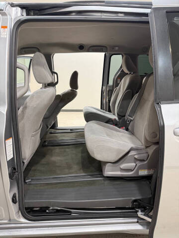 2017 Toyota Sienna LE 8-Passenger