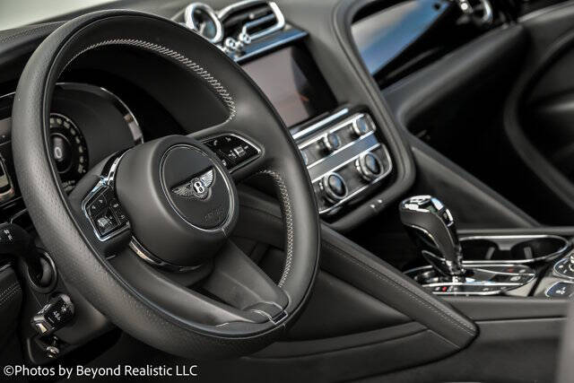 2024 Bentley Bentayga Hybrid