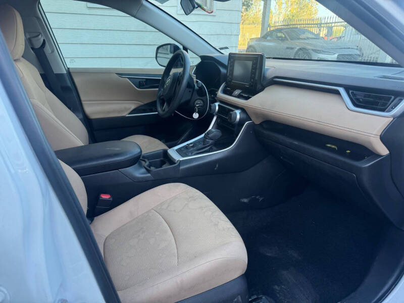 2020 Toyota RAV4 Hybrid LE