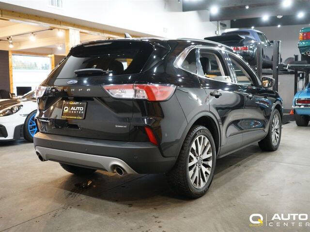 2022 Ford Escape Hybrid Titanium