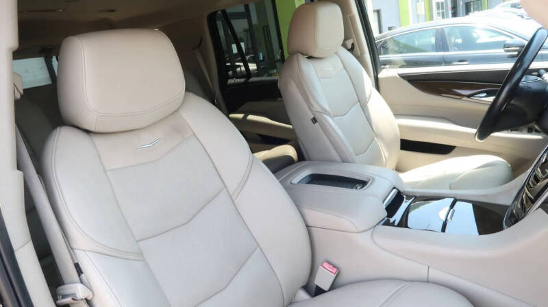 2018 Cadillac Escalade Luxury