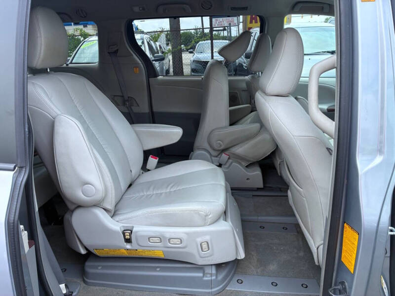 2012 Toyota Sienna