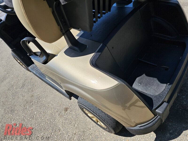 2020 E-Z-GO RXV ELiTE