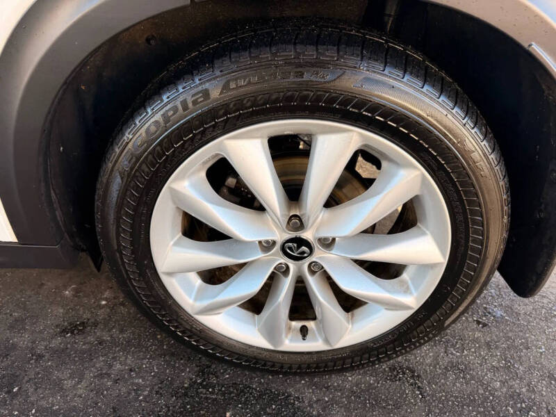 2019 Infiniti QX50 Essential