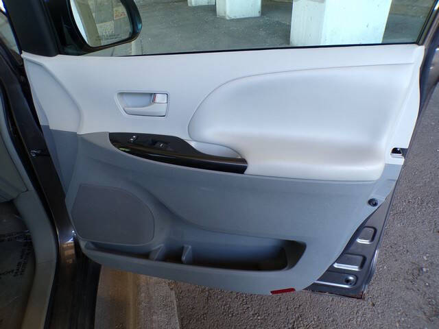2012 Toyota Sienna LE 7-Passenger
