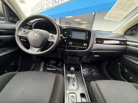 2020 Mitsubishi Outlander SE
