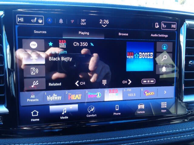 2026 Chrysler Pacifica Select