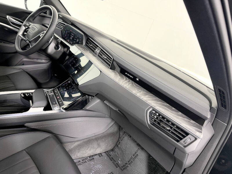 2023 Audi e-tron quattro Premium