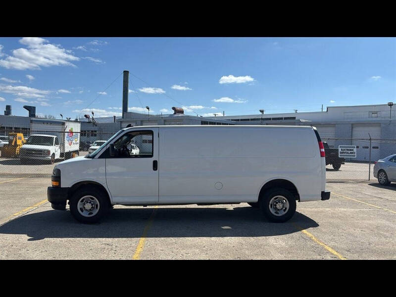 2022 Chevrolet Express 2500