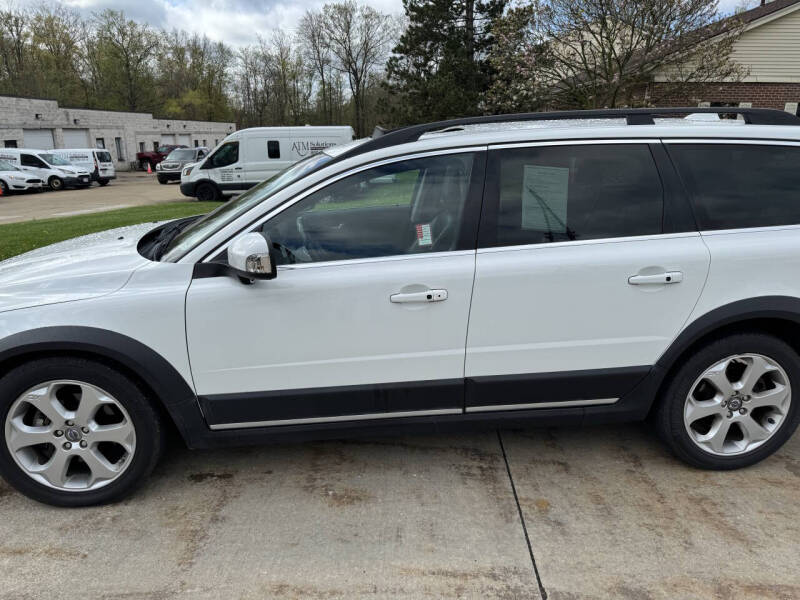 Used 2011 Volvo XC70 T6 with VIN YV4902BZ8B1100484 for sale in Warrensville Heights, OH