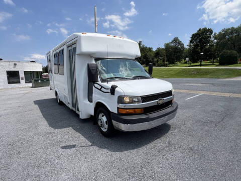2014 Chevrolet Express C-4500 Shuttle Bus