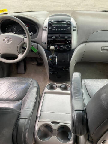 2007 Toyota Sienna CE 8-Passenger