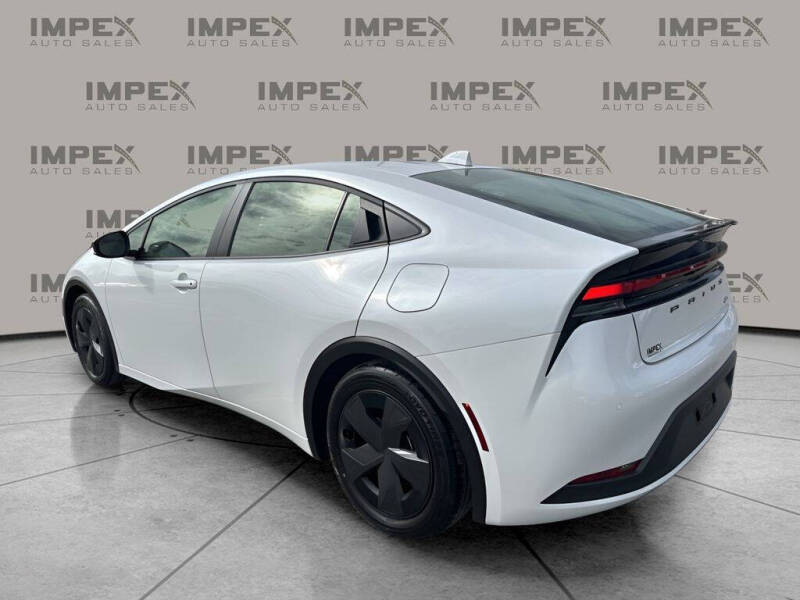 2025 Toyota Prius LE