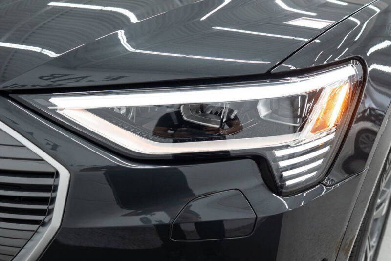 2021 Audi e-tron quattro Premium Plus