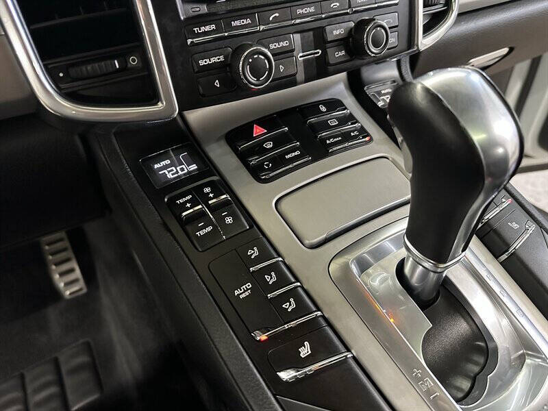2013 Porsche Cayenne GTS