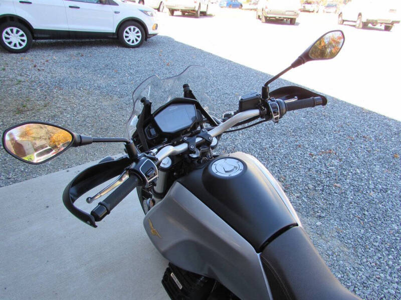 2022 Moto Guzzi V85TT