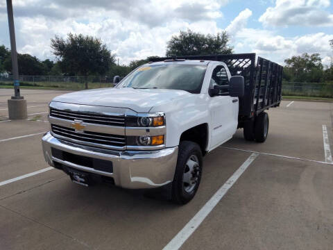 2017 Chevrolet Silverado 3500HD CC for sale at LA PULGA DE AUTOS in Dallas TX