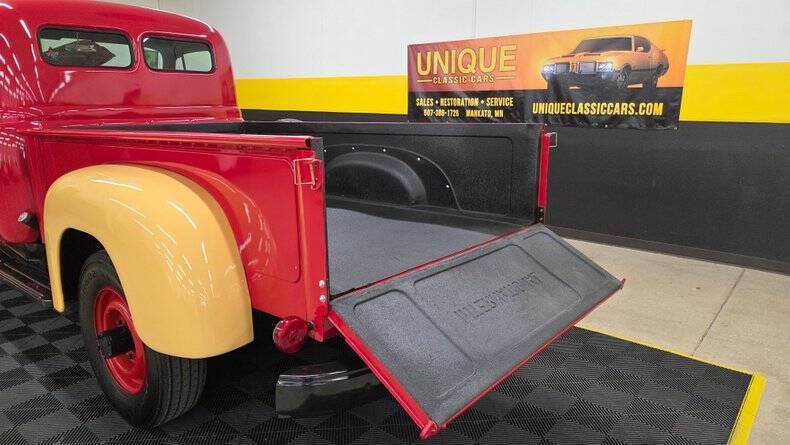 1953 International L-120 Series