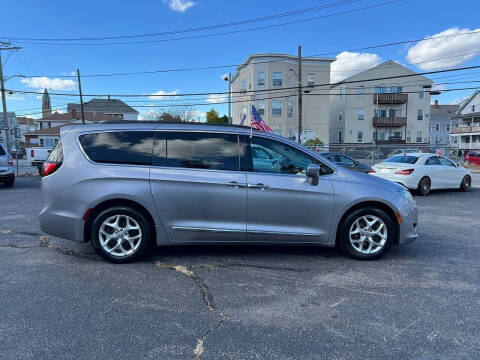 2017 Chrysler Pacifica Touring-L