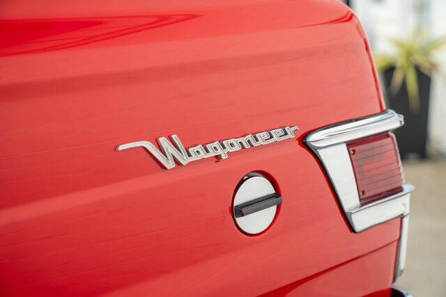 1968 Jeep Wagoneer 11