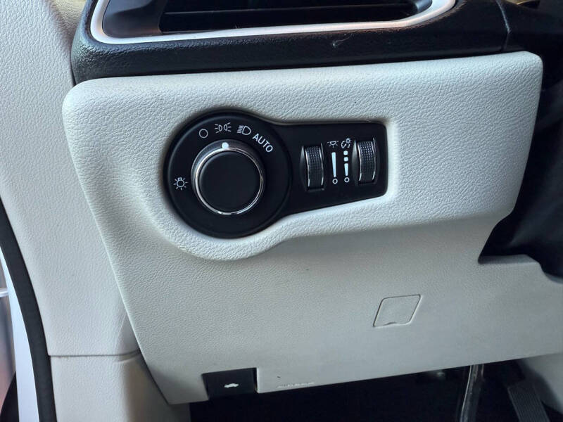 2020 Chrysler Voyager LXi