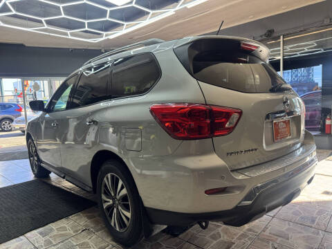 2017 Nissan Pathfinder SV