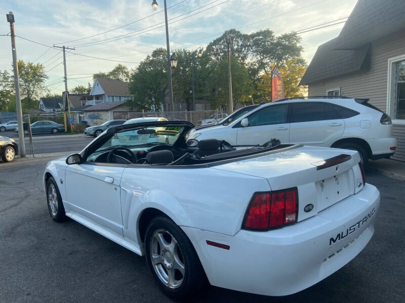 2004 Ford Mustang Deluxe