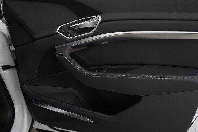 2023 Audi e-tron quattro Premium Plus