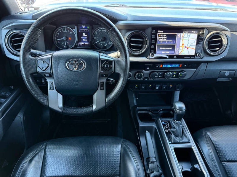 2020 Toyota Tacoma null photo 17