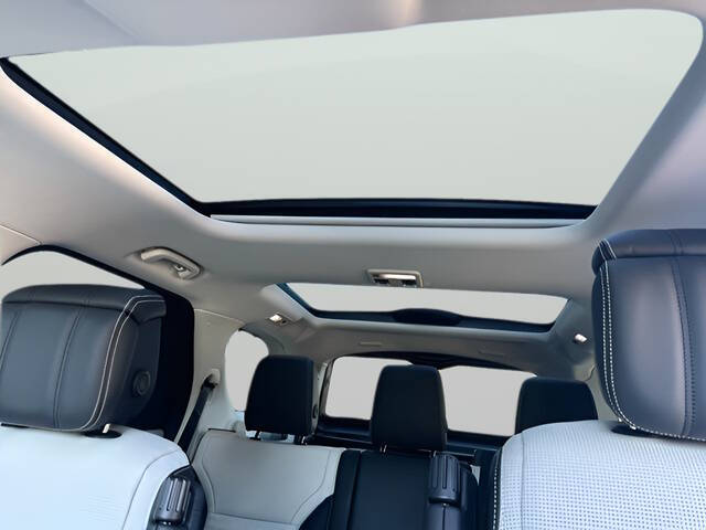 2025 Land Rover Discovery P300 Dynamic SE