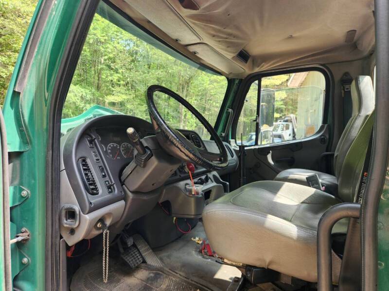 2006 Freightliner M2 106