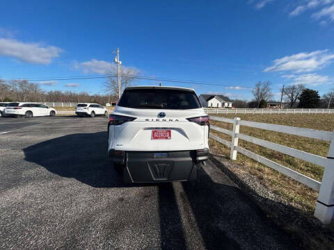 2025 Toyota Sienna LE 8-Passenger