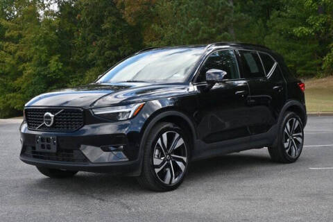 2025 Volvo XC40 B5 Plus Dark Theme