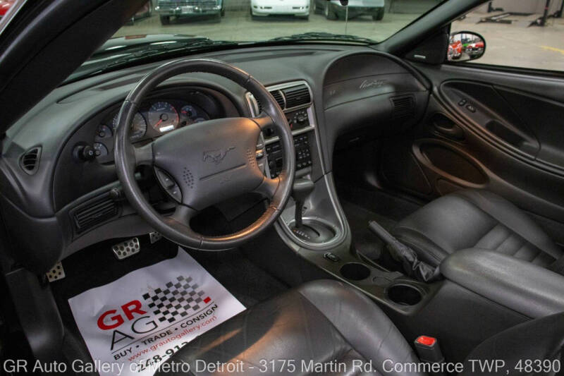 2004 Ford Mustang GT Deluxe