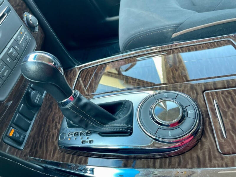 2017 Nissan Armada SV