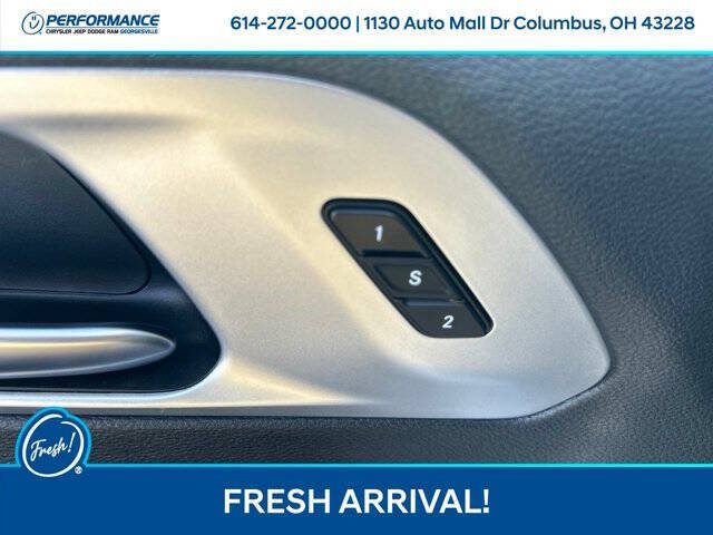 2026 Chrysler Pacifica Plug-In Hybrid Select