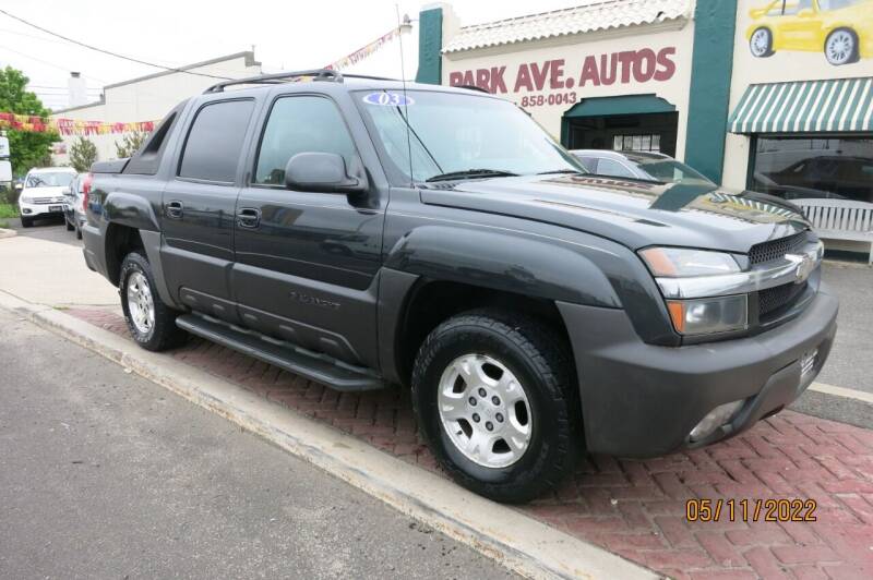 2003 Chevrolet Avalanche for sale at PARK AVENUE AUTOS in Collingswood NJ