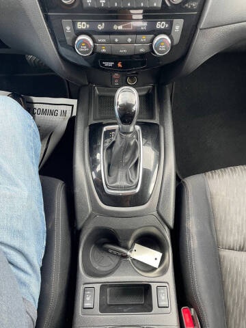 2017 Nissan Rogue SV