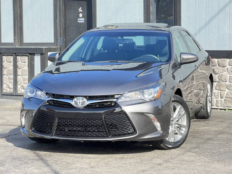 2016 Toyota Camry LE's photo