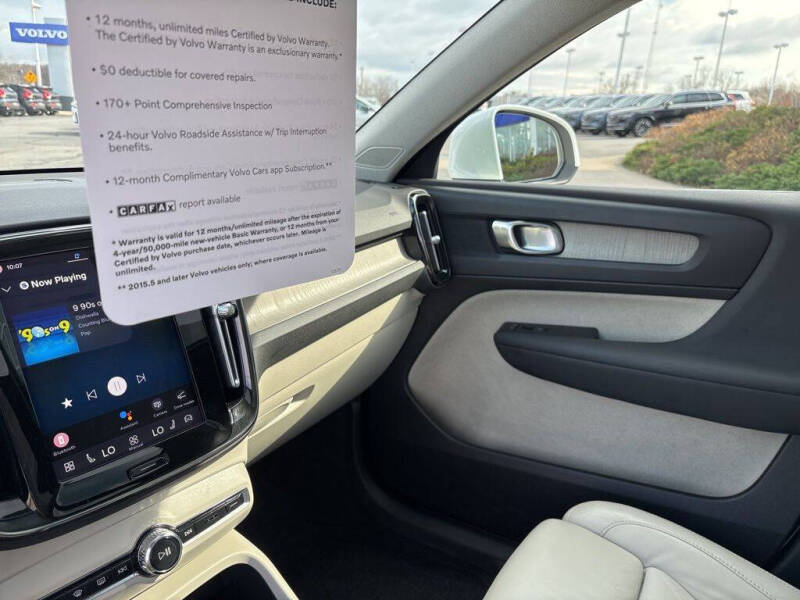 2023 Volvo XC40 B5 Plus Bright Theme