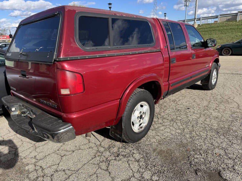 2002 Chevrolet S-10 LS photo 5