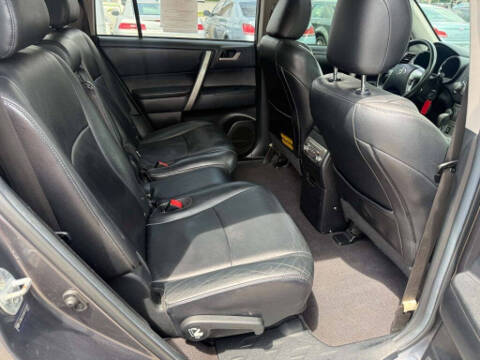 2011 Toyota Highlander SE