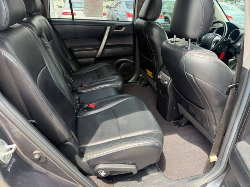 2011 Toyota Highlander SE