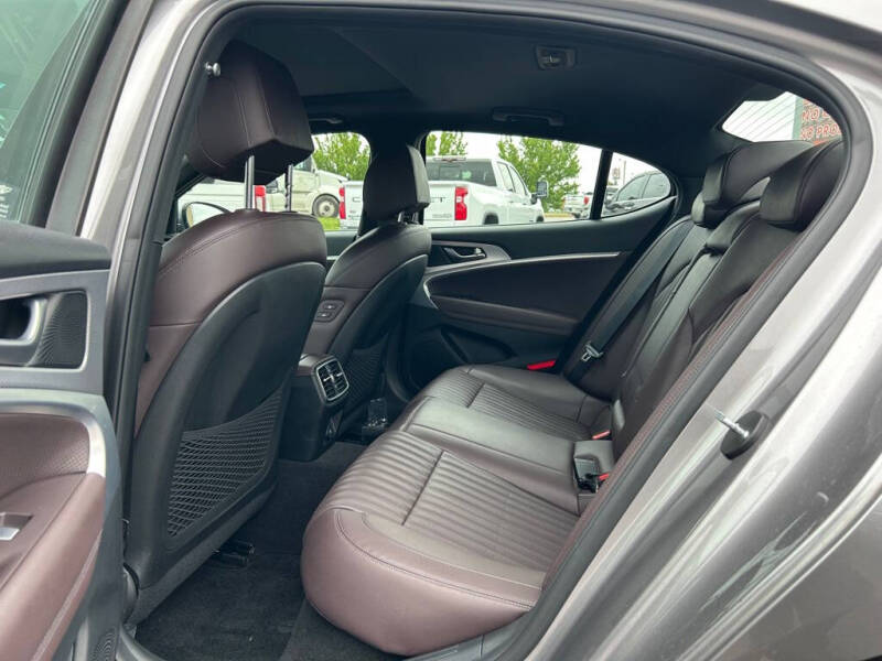 2022 Genesis G70
