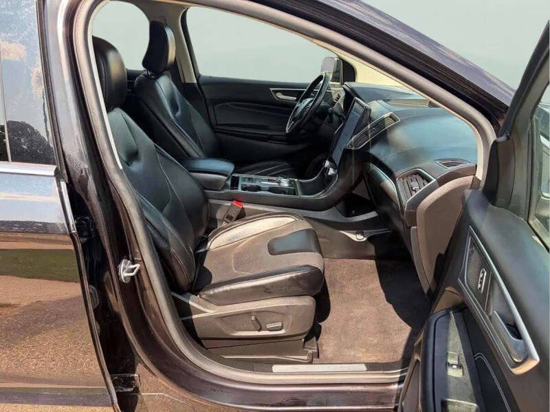 2022 Ford Edge Titanium