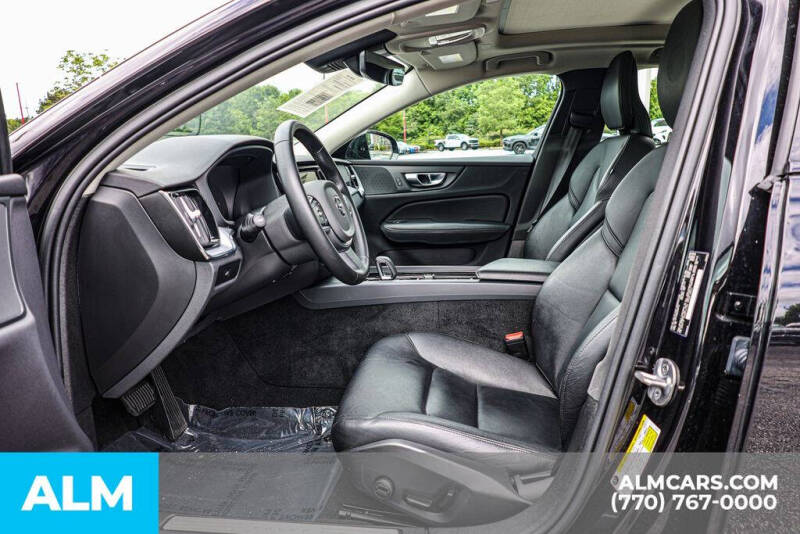 2024 Volvo S60 B5 Core Dark Theme