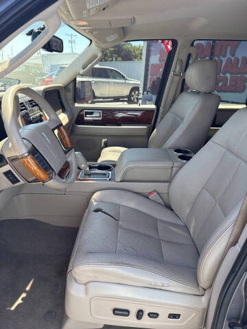 2011 Lincoln Navigator L