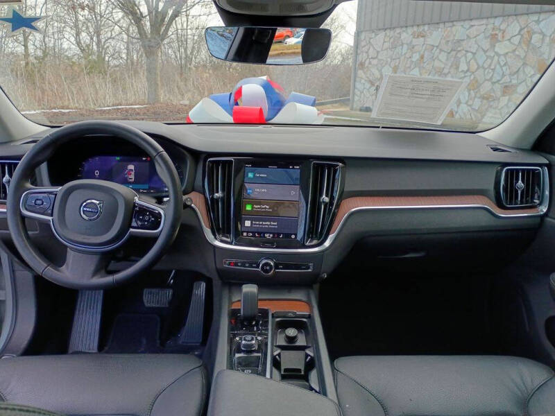 2025 Volvo V60 Cross Country B5 Plus