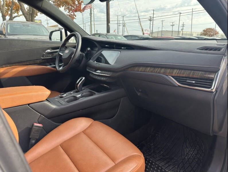 2022 Cadillac XT4 Premium Luxury